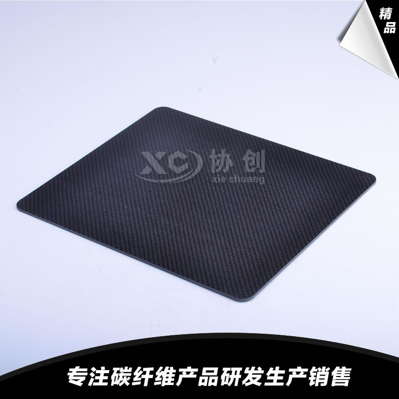 碳纖維原材料做成的汽車零部件具備顯著的優(yōu)點(diǎn)！