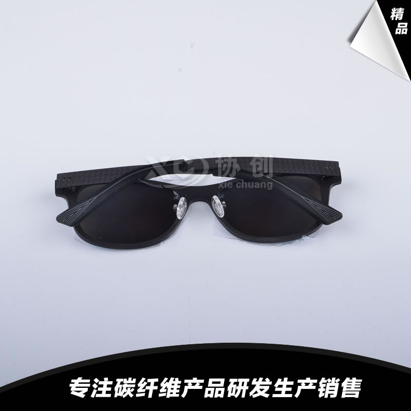 用碳纖維制作的眼鏡都有哪些好處呢？